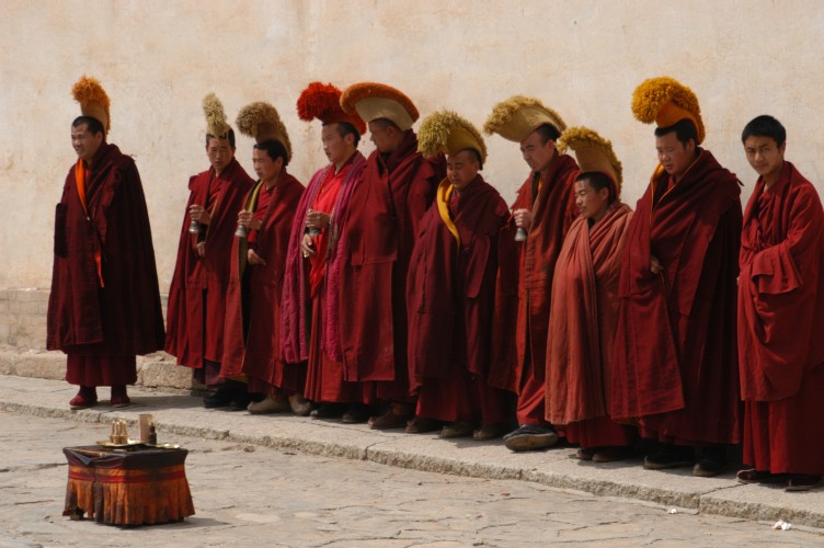Monks at Taer Si Lamasery